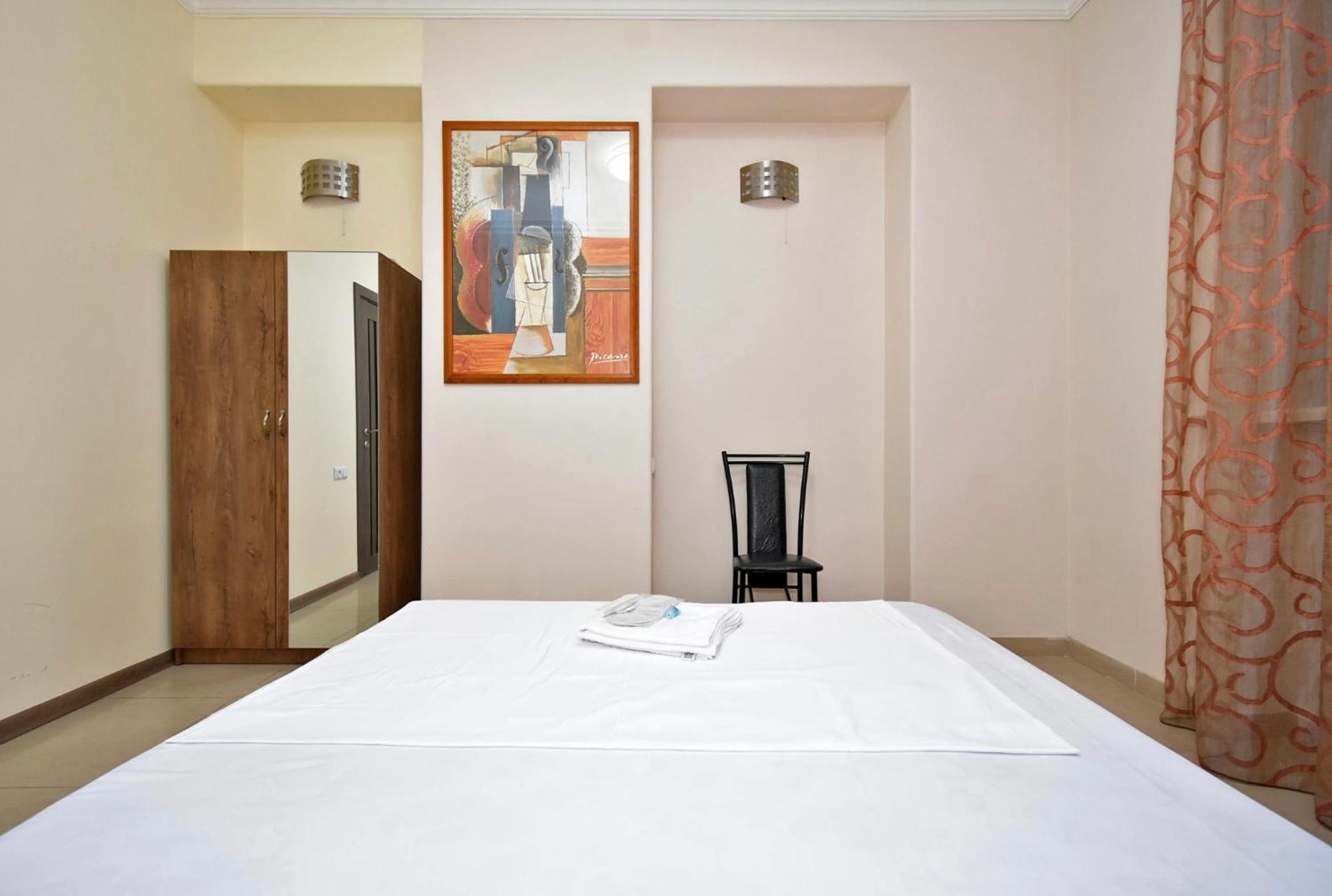 Hotel Costa เยเรวาน ภายนอก รูปภาพ